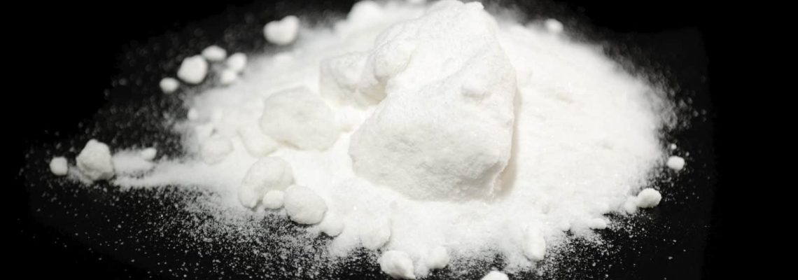 黑色背景上的小苏打